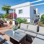 Peaceful Modern 2 Bedroom Apartment In Aloha Pueblo With View Over The Pool