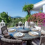 Peaceful Modern 2 Bedroom Apartment In Aloha Pueblo With View Over The Pool