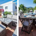 Peaceful Modern 2 Bedroom Apartment In Aloha Pueblo With View Over The Pool