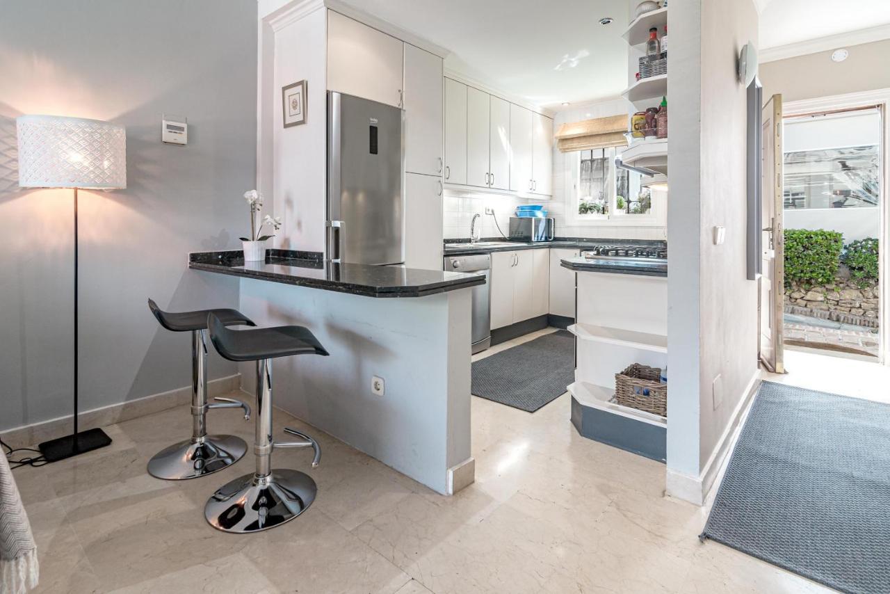 Peaceful Modern 2 Bedroom In Aloha Pueblo With View Over The Pool Marbella