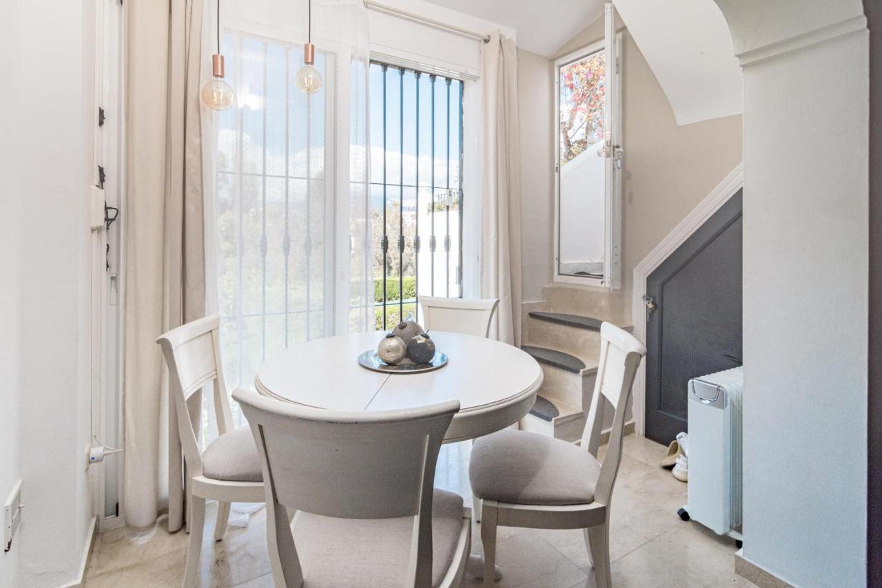 Peaceful Modern 2 Bedroom In Aloha Pueblo With View Over The Pool Appartamento *
