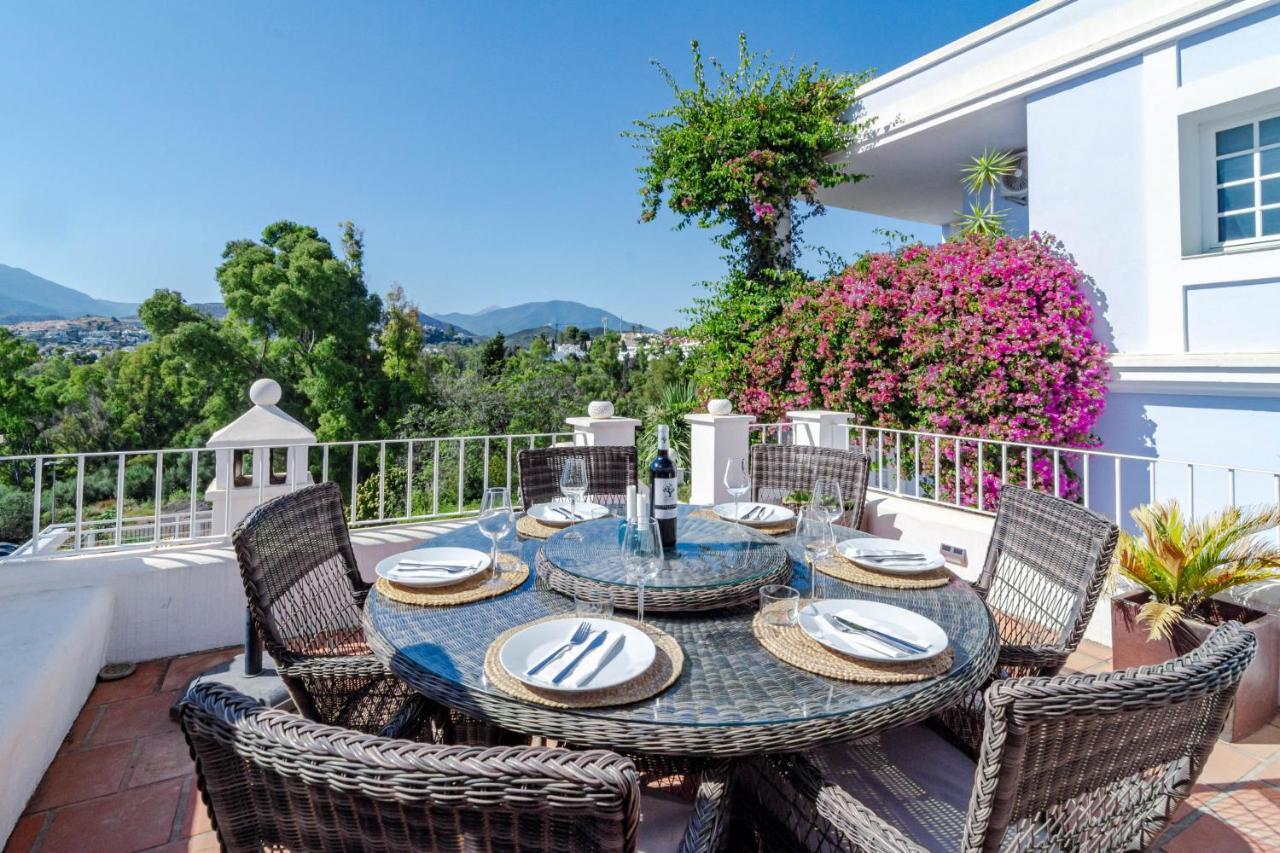 Peaceful Modern 2 Bedroom In Aloha Pueblo With View Over The Pool Marbella